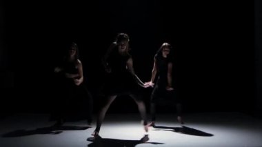 Şehvetli çağdaş dans performansı