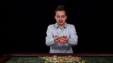 Poker galibi, havada fiş, siyah, yavaş çekim