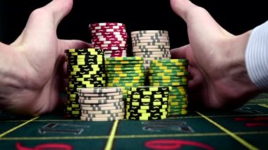 Croupier hareketli cips ona yakın, siyah, yavaş hareket