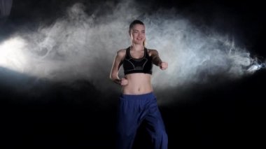 Güçlü eller karate darbeler. Siyah