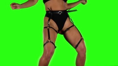 Kısa şort kız enerjik ganimet dans. Yeşil. Yavaş çekim