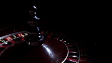 Hızlı koşma ile beyaz top 23, doğru siyah cam hamle tekerlek rulet