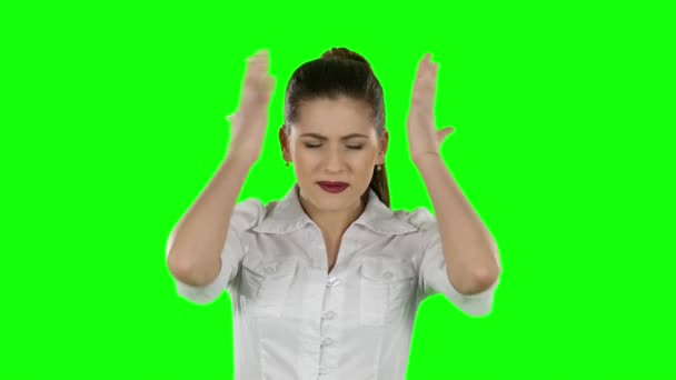 Worried businesswoman holding her head against. Green screen — Stock Video