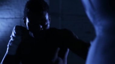 Afrika kökenli Amerikalı boksör atlet gölge boks jimnastik salonu