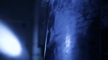 Boks eldiveni kum torbasına isabet. Portre