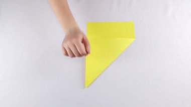 El origami yapacaklar. Beyaz. Zaman atlamalı