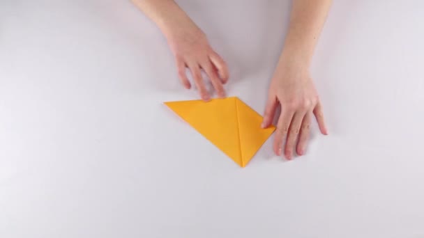Papierkatze. Origami. weiß. Zeitraffer — Stockvideo