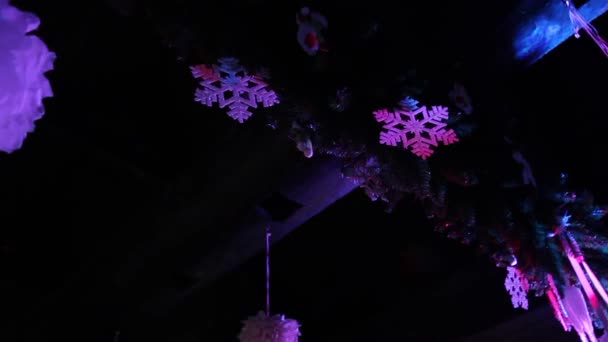 Snowflakes baubles hanging over blinking light, blurred holiday background. — Stock Video