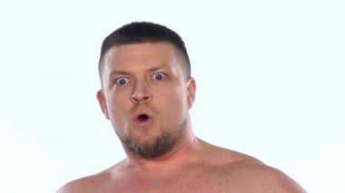 Kameraya bakan şok edeli adam. Beyaz. Yavaş çekim