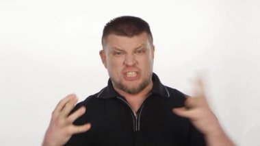 Çok kızgın adam çığlık. Beyaz