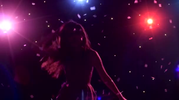 Silhouette of dancing girl with disco style lights and confetti — Stock Video