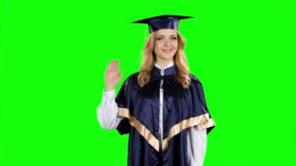 Porträtt av kvinnlig doktorand. Grön skärm — Stockvideo