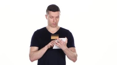 Dijital tablette kredi kartı ile online alışveriş. Beyaz