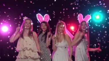Bekarlığa veda kızlara dans ve having fun parti. Ağır çekim