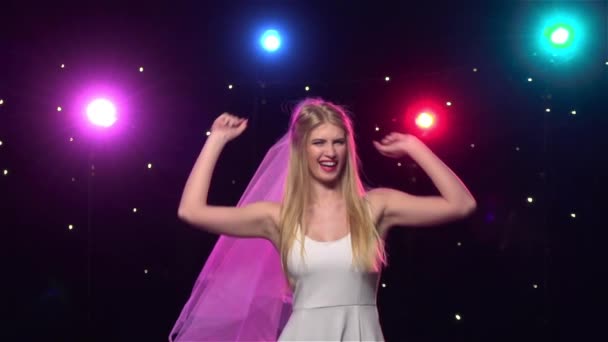 Bachelorette partij bruid dansen en plezier hebben. Slow Motion — Stockvideo