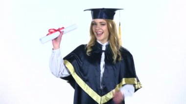 Diploması olan mezun. Beyaz. Yavaş çekim