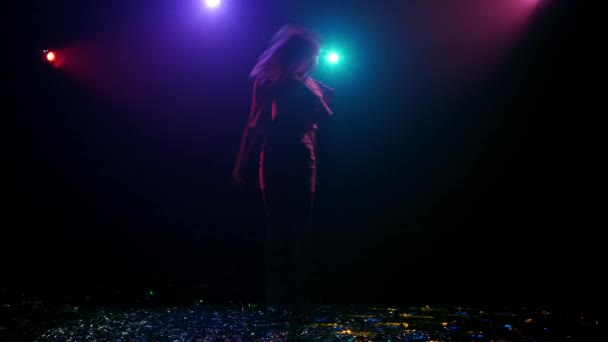 Rhythmic dance of silhouette girl with disco style lights — Stock Video