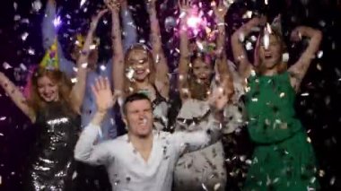 Partide dans ve atar glitter konfeti gençler