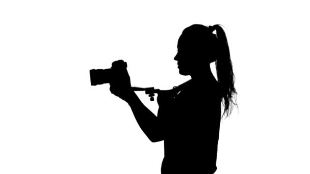 Видеография в студии. Штатив для тела. Белый. Силуэт
