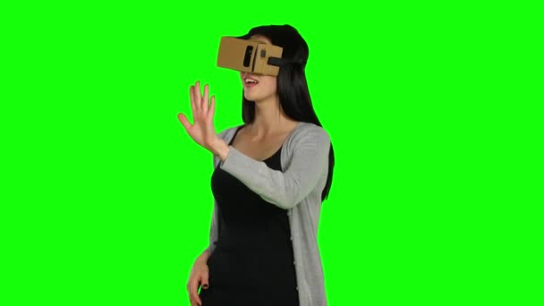 Girl in virtual reality is smilling and it makes him laughing. Green screen — Stock Video