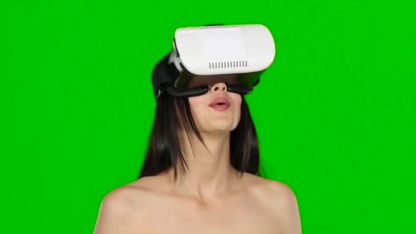 Woman using virtual reality headset, VR mask, close up. Green screen — Stockvideo