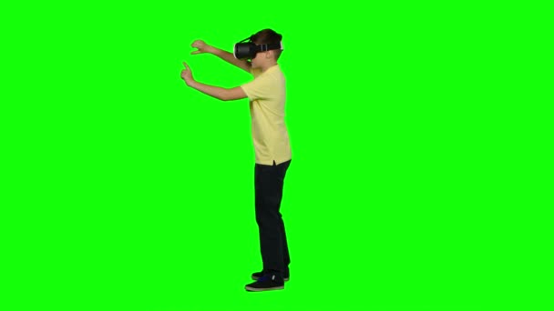Child using virtual reality headset - the future of entertainment and immersive story telling. Green screen — Stock Video