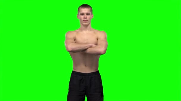 Man shows different muscle groups. Green screen — Stock Video