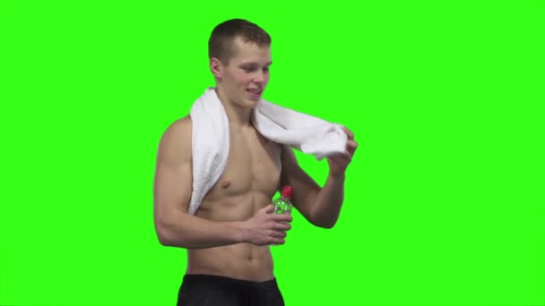 Athlete wiping his face with a towel after a workout. Slow motion. Green screen — Stock Video