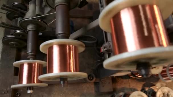 Producción de alambre de cobre. De cerca. — Vídeo de stock