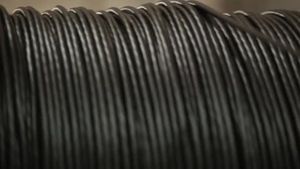 Vervaardiging van optische kabel. Close-up — Stockvideo