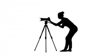 İşleci bel düzeyinde tripod üzerinde kamera ile çalışır
