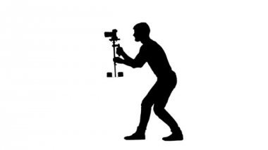 Videografisi kamera Steadicam yükleme. Siluet. Beyaz arka plan