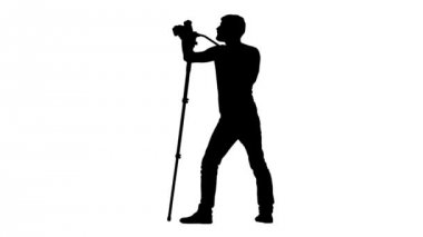 Göz hizasında tripod üzerinde kamera kullanarak. Siluet. Beyaz