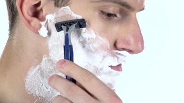 Onun sabah rutin bir parçası olarak tıraş dostum. Ağır çekim