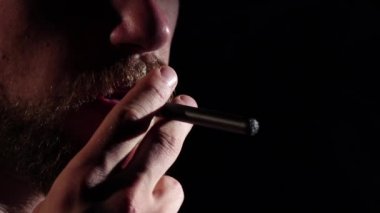 Elektronik sigara. Siyah. Siluet, Yavaş çekim