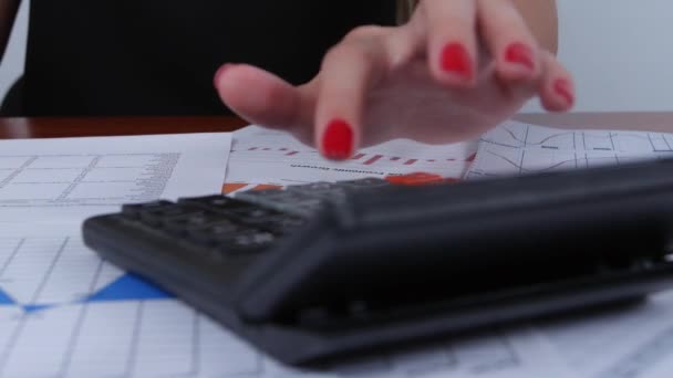 Girl is engaged in calculations. Close up — Stock Video