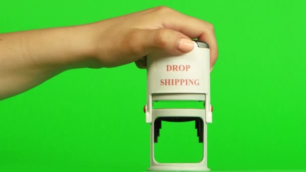 Witte stempel drop scheepvaart. Close-up. Groen scherm — Stockvideo