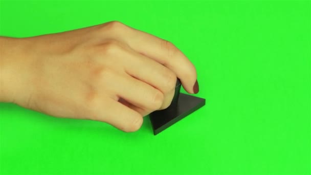 Sello triangular. De cerca. Pantalla verde — Vídeo de stock