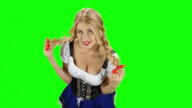 Bavyera kostüm biriyle flört kız. Oktoberfest. Yeşil ekran