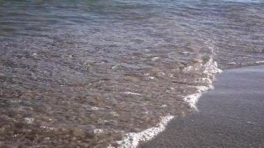 Plaj dalgalar. Ağır çekim. Yakın çekim