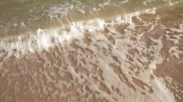 vague de mer sur la plage 