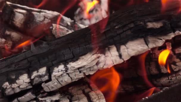 Belo fogo na lareira — Vídeo de Stock