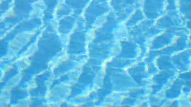 Eau bleue dans la piscine — Video