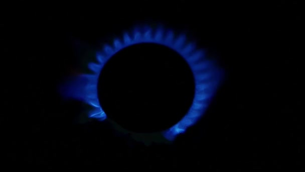 Wind blows on a gas burner. Close up — Stock Video