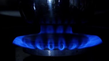 Gaz yakıcı mavi alev