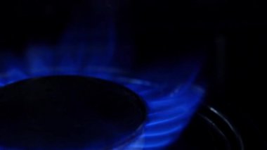 Gaz yakıcı mavi alev