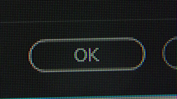 カーソルの矢印が画面上を移動し、 ［OK］ボタンをクリックします。画面モニターのピクセルが閉じます。赤、青、緑のサブピクセルが画面上の画像を作成します。. — ストック動画