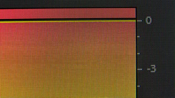 Ses monitörü pikselleri kapatın. Kırmızı, mavi ve yeşil alt pikseller ekranda görüntü oluşturur. — Stok video