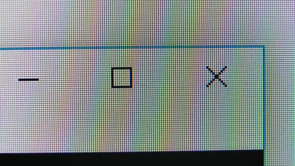 カーソルが移動するコンピューター画面のマクロショット。閉じるボタンをクリックします。スーパーマクロピクセル. — ストック動画