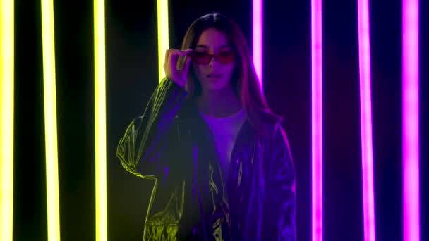 Portrait of a pretty young beautiful woman in stylish sunglasses looking at the camera with a wow enthusiastic expression. Slow motion. — Stock Video